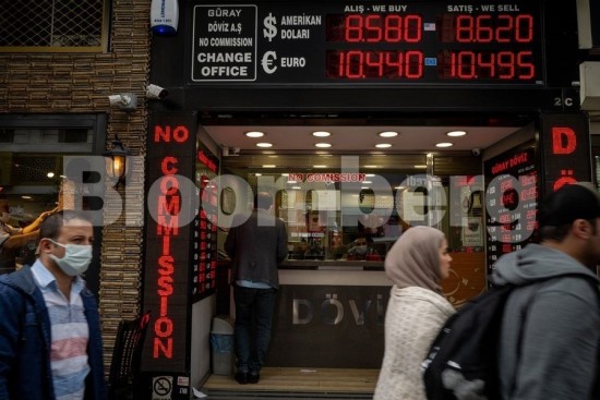 Τι συμβαίνει με την τουρκική λίρα: Η κόντρα με επίκεντρο τον Ερντογάν