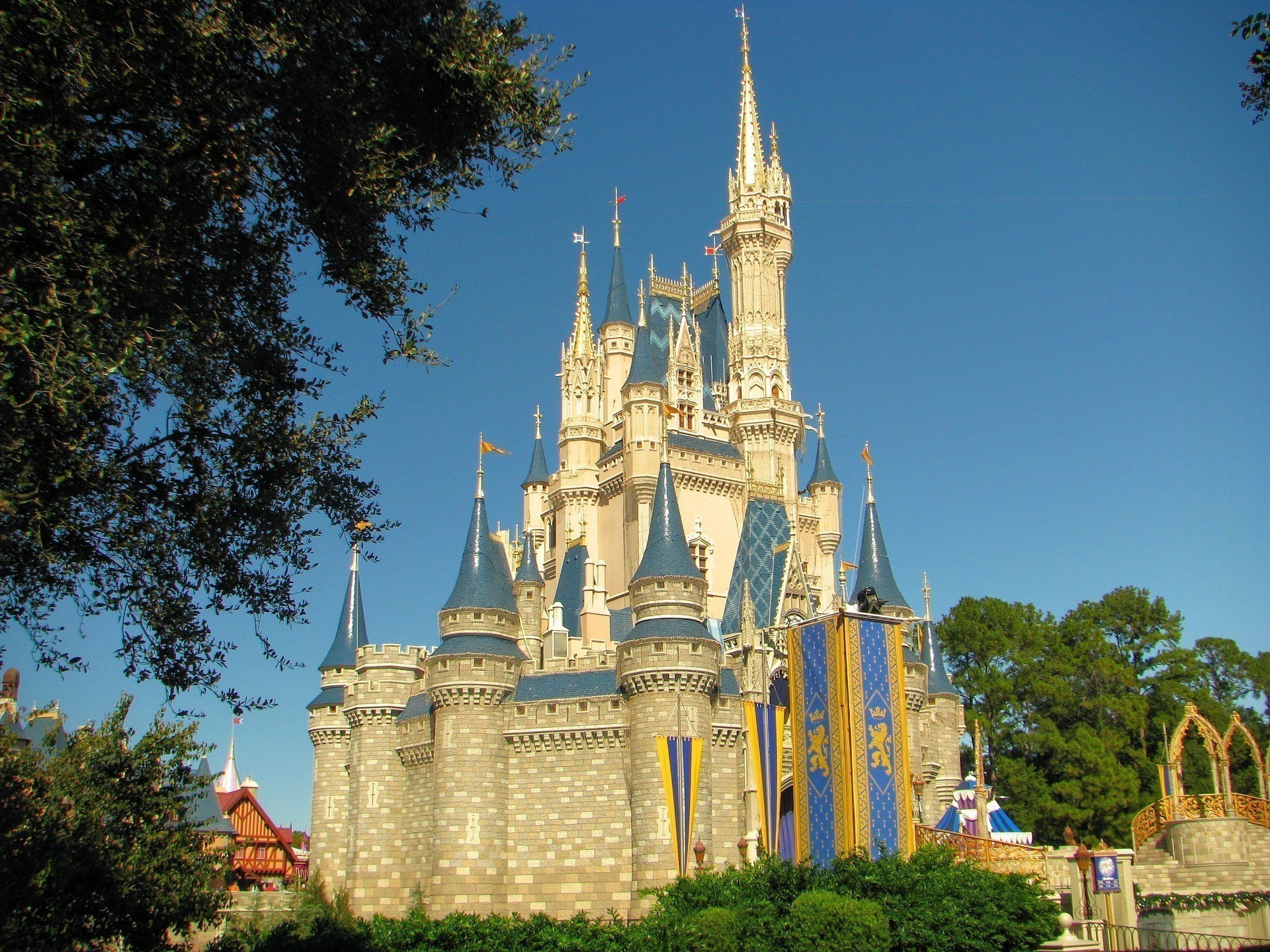 Disney World: Γιατί όλο και λιγότεροι επισκέπτονται «το πιο ευτυχισμένο μέρος στη γη»