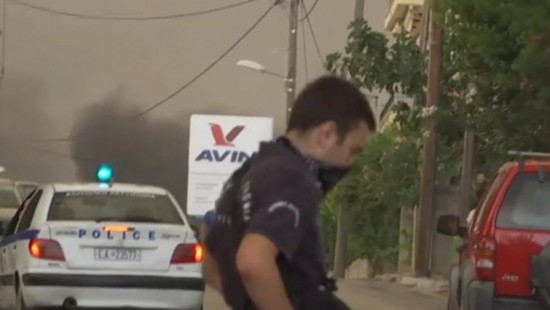 Έρευνα: Τα μικροσωματίδια από φωτιές αυξάνουν την πιθανότητα κρουσμάτων σοβαρής Covid-19