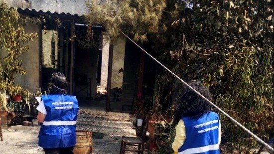 Φωτιές – αυτοψίες: Προσωρινά ακατάλληλο 1 στα 3 σπίτια στις πυρόπληκτες περιοχές (vid)