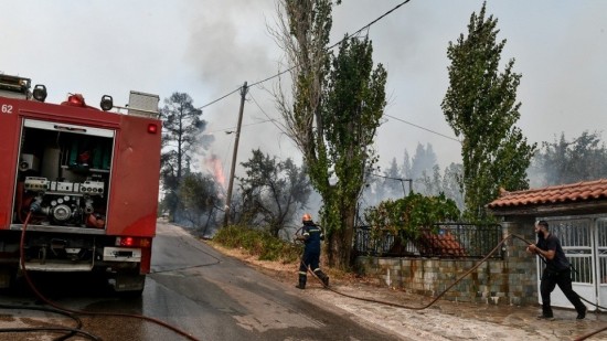 Σε ύφεση το μέτωπο στη Μαλακάσα – Σοβαρός ο κίνδυνος αναζωπυρώσεων