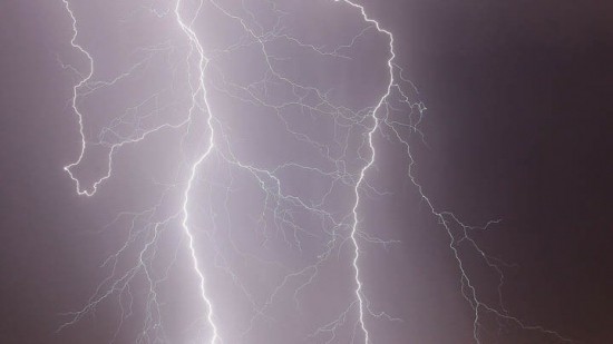 Μeteo: Βροχές, καταιγίδες και 1.600 κεραυνοί στα ηπειρωτικά το Σάββατο