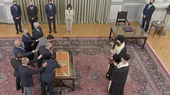 Ορκίστηκαν τα νέα μέλη της κυβέρνησης