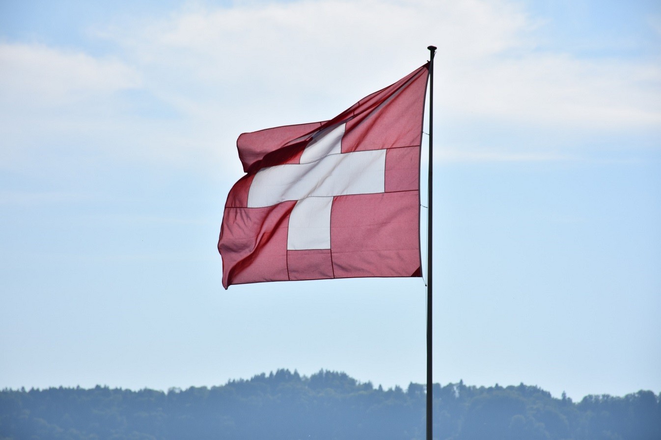 Ελβετία: Αποδεσμεύει βενζίνη και πετρέλαιο από τα στρατηγικά αποθέματα