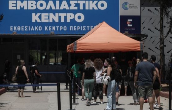 Εμβόλιο ή αναστολή και με τον νόμο: Eκτός εργασίας οι ανεμβολίαστοι