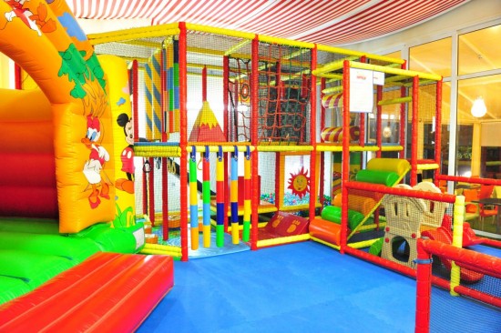 Μέτρα για τον κορωνοϊό: Tι ισχύει από Δευτέρα για παιδότοπους, συνέδρια και εκθέσεις