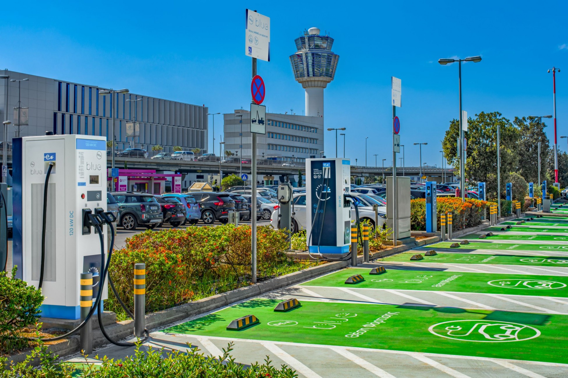 ΔΕΗ Blue: Στον Διεθνή Αερολιμένα Αθηνών το μεγαλύτερο hub σημείων φόρτισης στην Ελλάδα