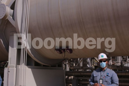 Οι Σαουδάραβες μειώνουν την τιμή του πετρελαίου για τους πελάτες τους στην Ασία