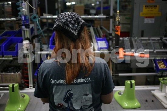 Ποια εταιρεία δίνει 1.000 δολάρια επιπλέον ως μπόνους για τον εμβολιασμό των υπαλλήλων της