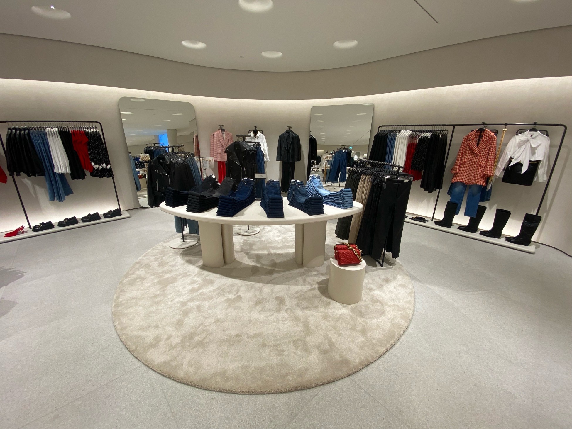 Zara: Αποκαλυπτήρια για το νέο παγκόσμιο concept store στο εμπορικό κέντρο Golden Hall