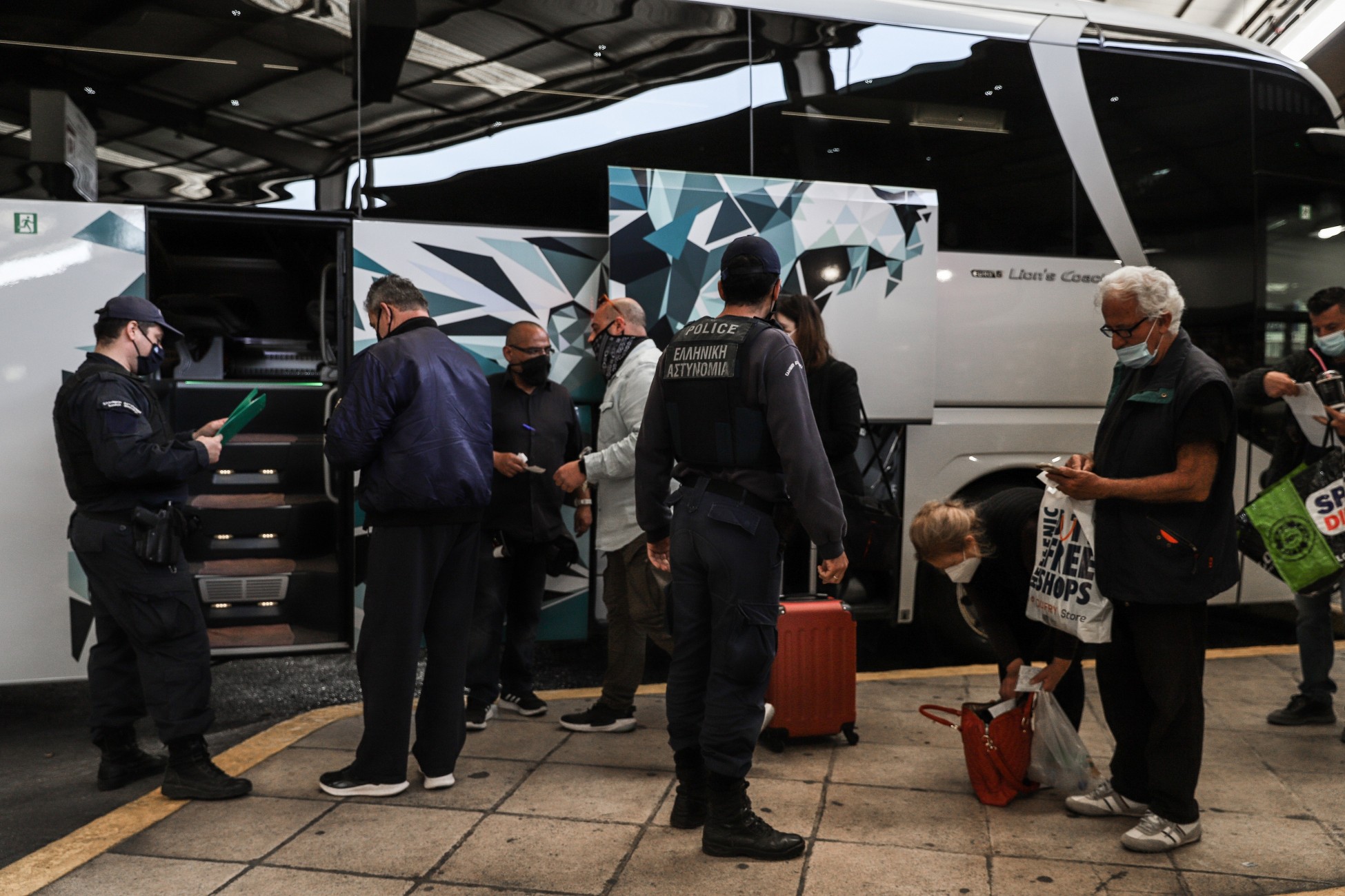Τρίτη δόση: Ποιοι θα θεωρούνται ανεμβολίαστοι από 1η Φεβρουαρίου – Πώς θα μετακινούνται