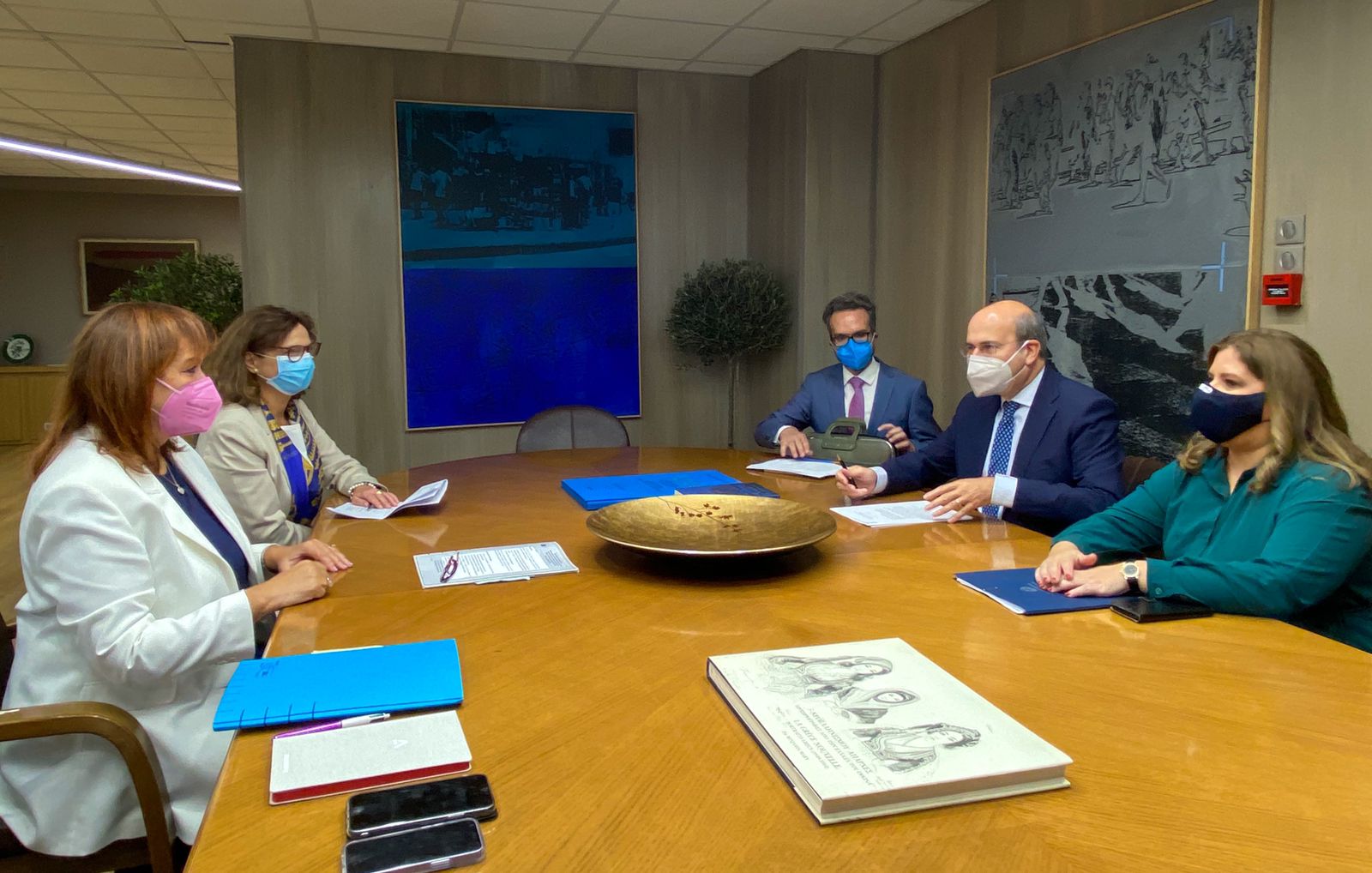 Χατζηδάκης: Τα μέτρα στήριξης των οικογενειών αντιμετωπίζουν το δημογραφικό πρόβλημα