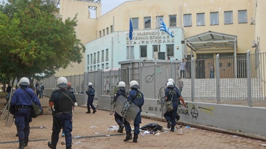 Σε αστυνομικό κλοιό το ΕΠΑΛ Σταυρούπολης υπό τον φόβο νέων επεισοδίων