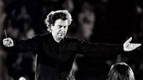 Κομισιόν: To «αντίο» στον Μίκη Θεοδωράκη σε όλες τις γλώσσες των κρατών – μελών