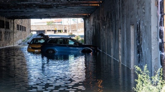 Ο κυκλώνας Άιντα έπνιξε τις ανατολικές ακτές των ΗΠΑ – Τουλάχιστον 46 νεκροί