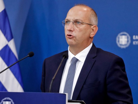 Οικονόμου για νέα μέτρα: Επιβεβαιώνεται η δέσμευση της κυβέρνησης για στήριξη σε νοικοκυριά και επιχειρήσεις