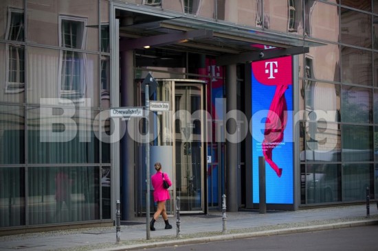 «Πυρετός» πωλήσεων μεριδίων και μονάδων της Deutsche Telekom