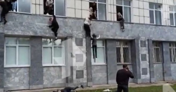 Ρωσία: 8 νεκροί από ένοπλη επίθεση σε πανεπιστήμιο – Πηδούν από τα παράθυρα για να σωθούν (upd)