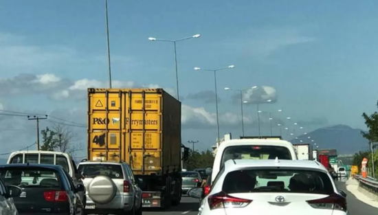 Ποια χώρα θέλει να προσλάβει 60.000 οδηγούς – Οι αρμόδιοι προειδοποιούν για ελλείψεις σε σούπερ μάρκετ