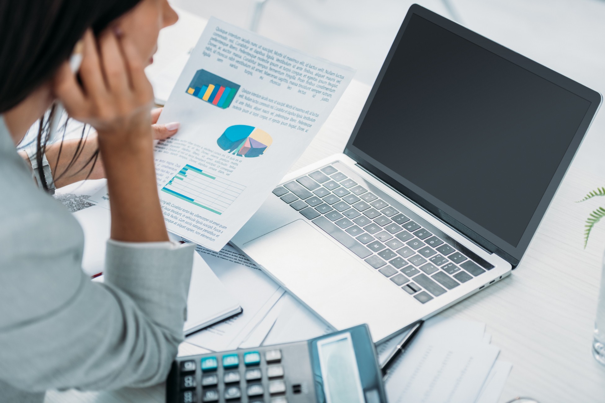 Νέα έρευνα: Περισσότερο ευάλωτες απέναντι στον χρηματοοικονομικό αναλφαβητισμό οι Ελληνίδες