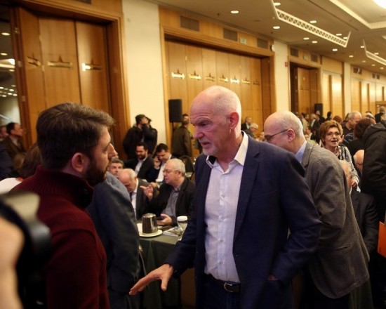 ΚΙΝΑΛ: Το μεσημέρι η επικοινωνία Παπανδρέου – Ανδρουλάκη