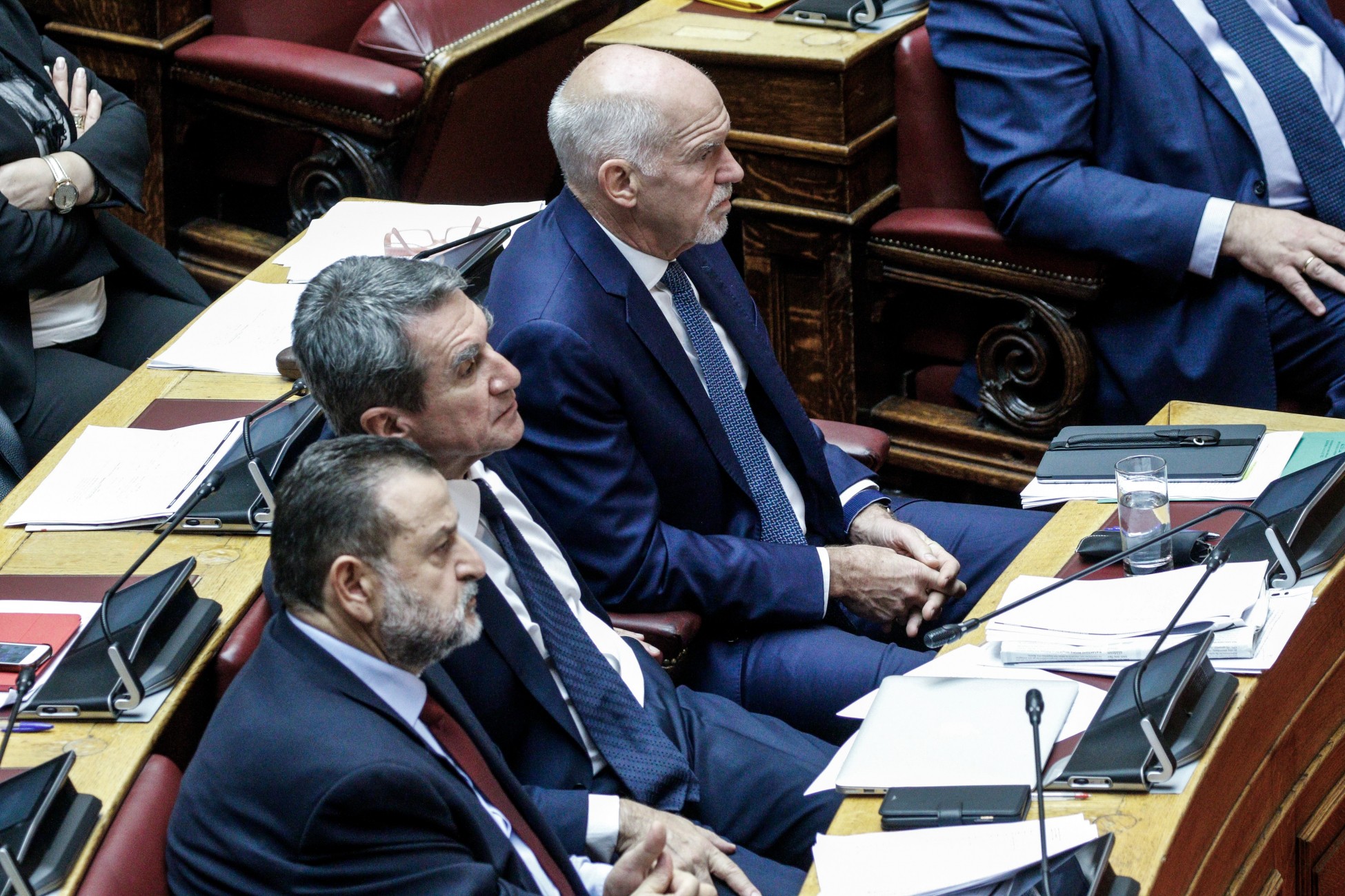 ΚΙΝΑΛ: Oι συσχετισμοί που δεν επιτρέπουν τώρα μετωπική σύγκρουση