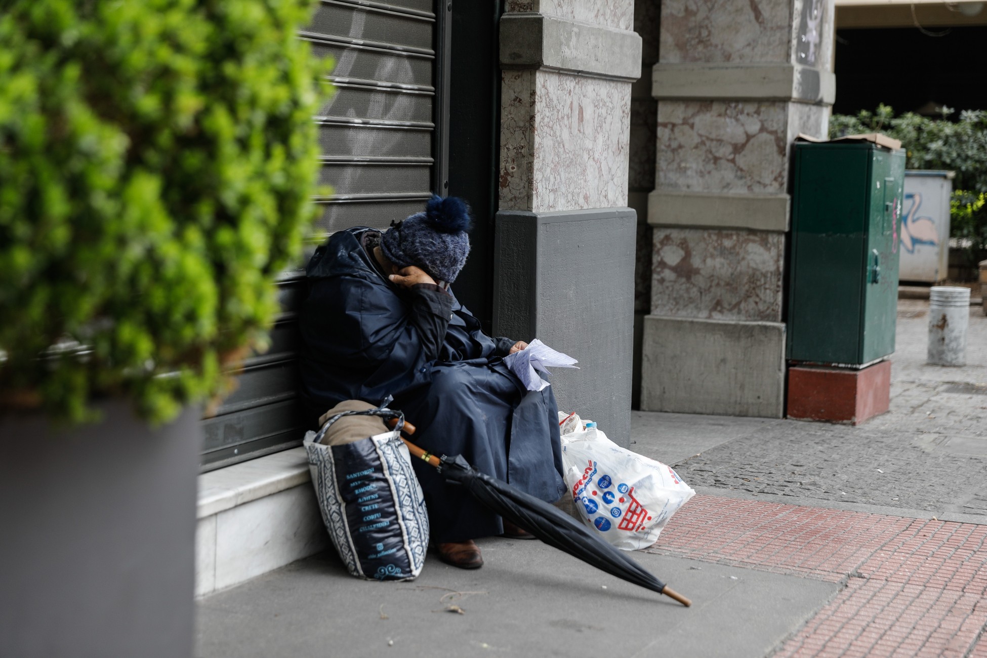 Eurostat: Αντιμέτωποι με τη φτώχεια το 27,5% των Ελλήνων – Στο top 3 της Ευρώπης η χώρα μας (vid)