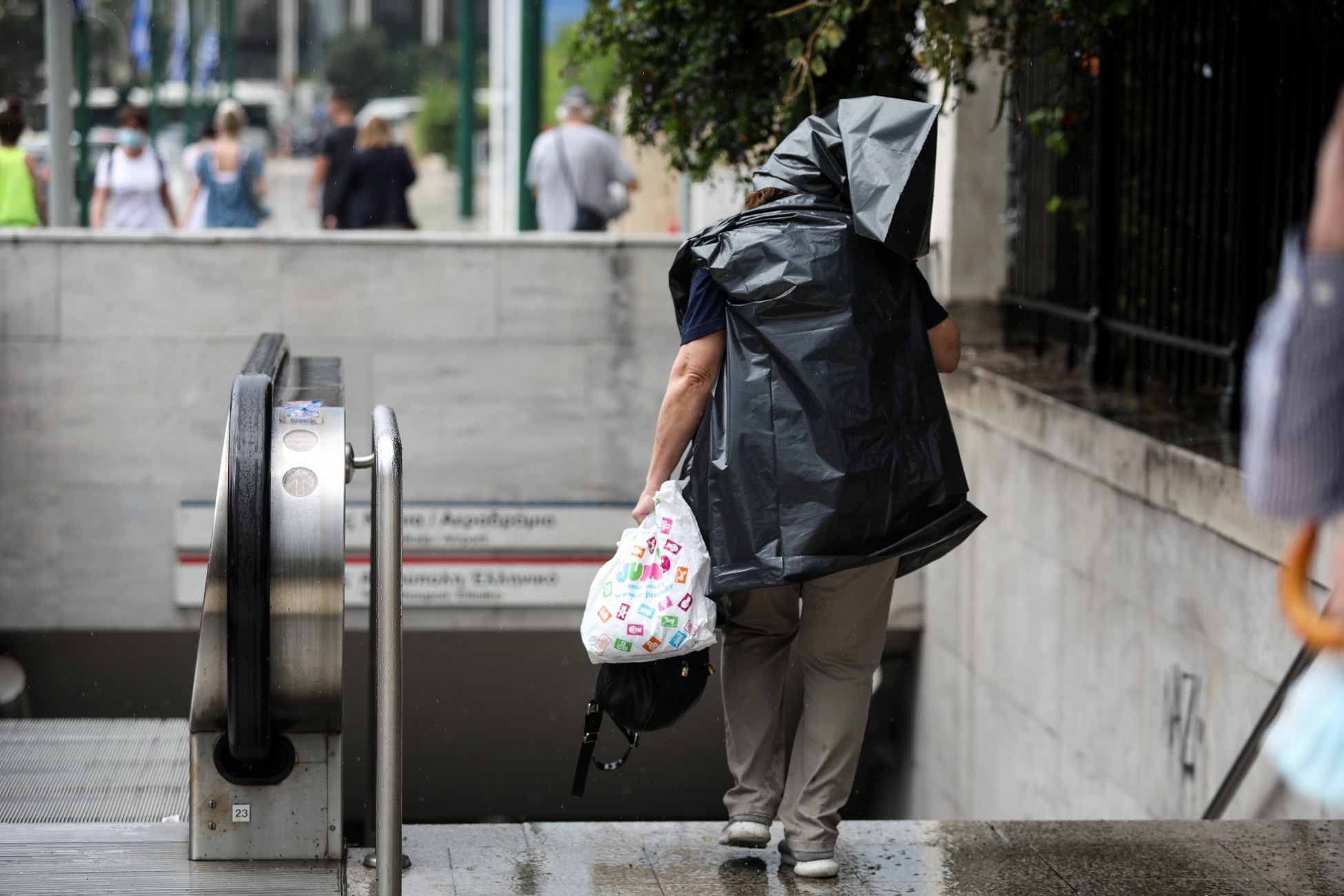 Καιρός: Πού και πώς θα χτυπήσει τις επόμενες ώρες η κακοκαιρία «Αθηνά» – Δείτε live την πορεία της
