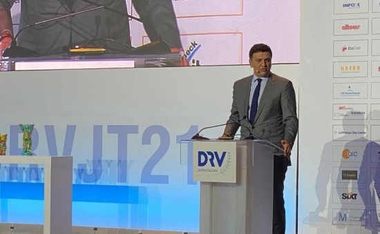 Βασίλης Κικίλιας: Βραβεύτηκε από τον DRV για την αντιμετώπιση της πανδημίας στη χώρα μας