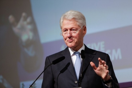 Μπιλ Κλίντον: Θα συμμετάσχει σε διάσκεψη στην Πράγα για την ασφάλεια