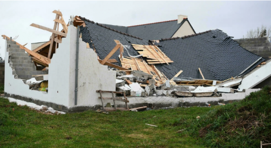 Γαλλία: Διακοπές στην ηλεκτροδότηση και ματαιώσεις δρομολογίων τρένων λόγω καταιγίδας