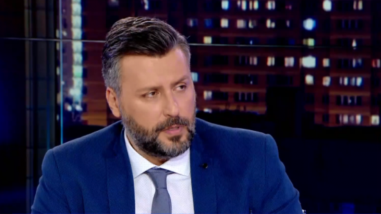 Επίθεση στο γραφείο του Γιάννη Καλλιάνου με εμπρηστικό μηχανισμό