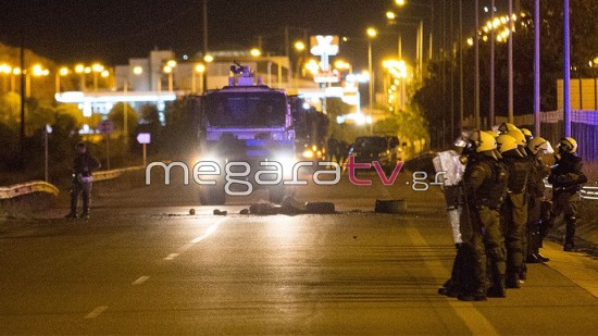 Μέγαρα: Τέσσερις αστυνομικοί τραυματίστηκαν από σκάγια και πέτρες σε επεισόδια με Ρομά