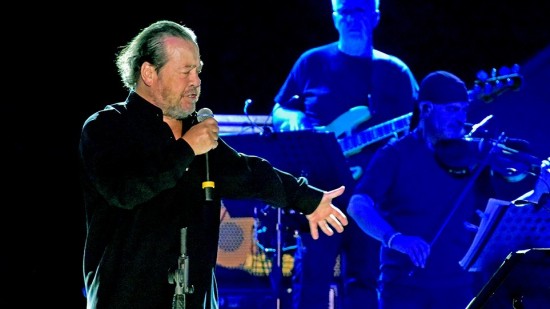 Θεσσαλονίκη: Χαμός σε συναυλία του Πάριου – Διακόπηκε όταν ο κόσμος άρχισε να χορεύει χωρίς μέτρα