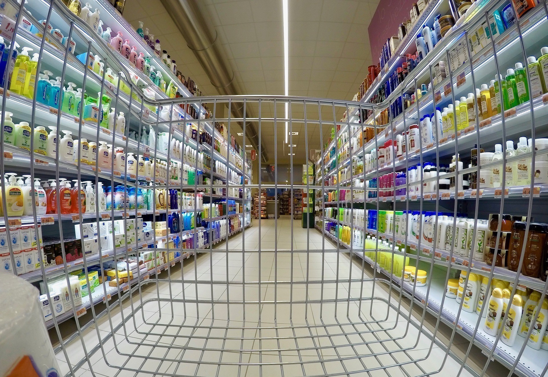 Καλάθι νοικοκυράς: Σε ποια προϊόντα στα σούπερ μάρκετ δεν θα γίνονται μεγάλες ανατιμήσεις (vid)