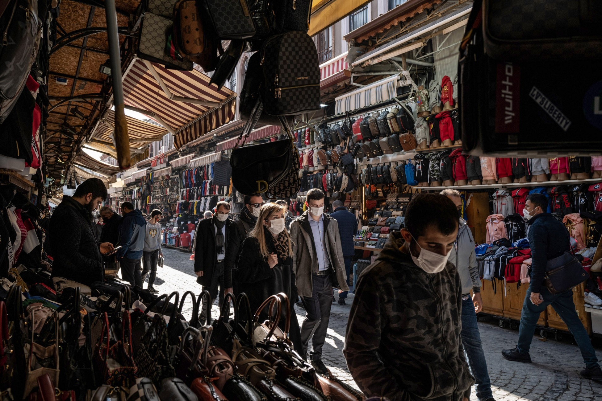 Τουρκία: Το μεγαλύτερο «φρένο» στον πληθωρισμό από το 1995 λίγο πριν ο Ερντογάν μοιράσει άφθονο χρήμα