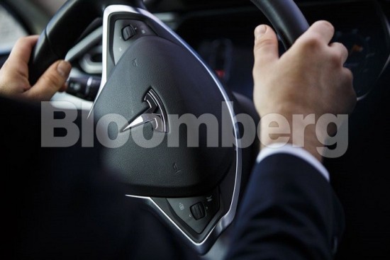 Hertz: Οδηγοί της Uber θα νοικιάζουν έως και 50.000 αυτοκίνητα μέσω της συμφωνίας με την Tesla