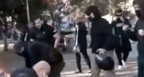 Νέο Ηράκλειο: Επίθεση ακροδεξιών στην αντιφασιστική διαδήλωση – Αναφορές για τραυματίες