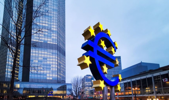 «Πόλεμος» στο εσωτερικό της ΕΚΤ – Τι συμβαίνει με τους μισθούς των εργαζομένων (pics)