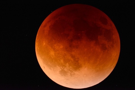 Έκλειψη σελήνης το βράδυ της Παρασκευής 19/11 – Η μεγαλύτερη των τελευταίων 580 ετών