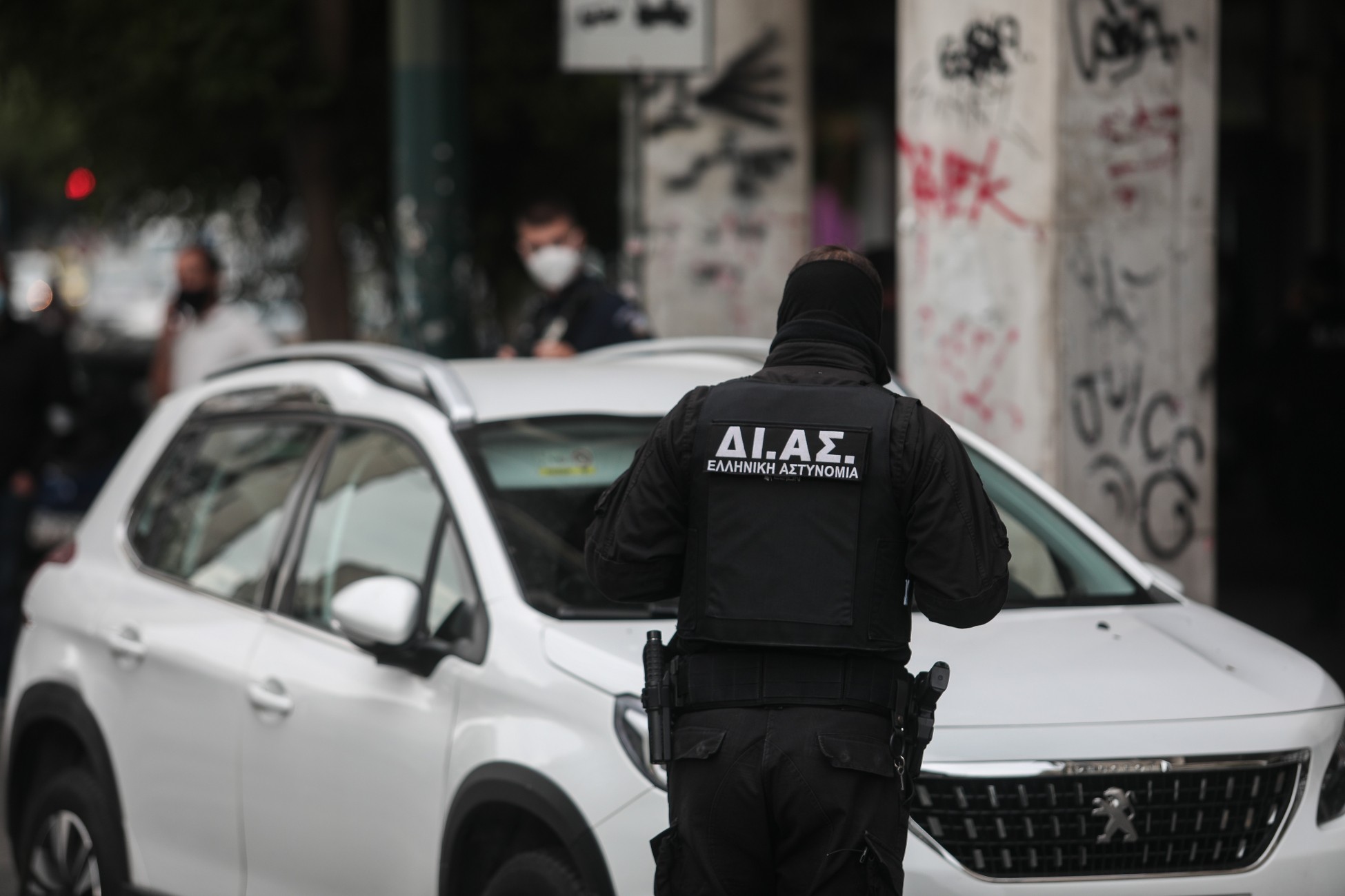 Νεκρός αστυνομικός της ΔΙΑΣ μετά από καταδίωξη στην Αθηνών-Κορίνθου