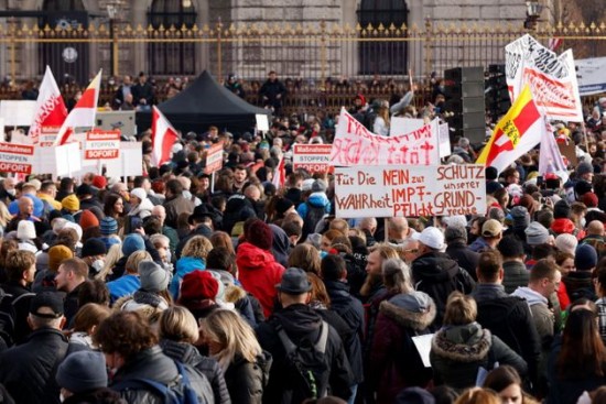Διαδηλώσεις κατά των περιοριστικών μέτρων σε Ολλανδία και Αυστρία