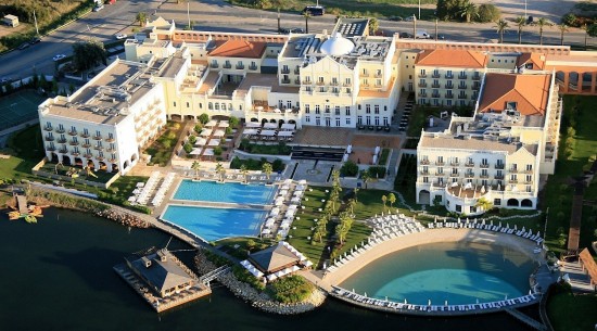 Η Domes Resorts ξεκινά τη διεθνή επέκτασή της σε συνεργασία με την ΗΙΡ