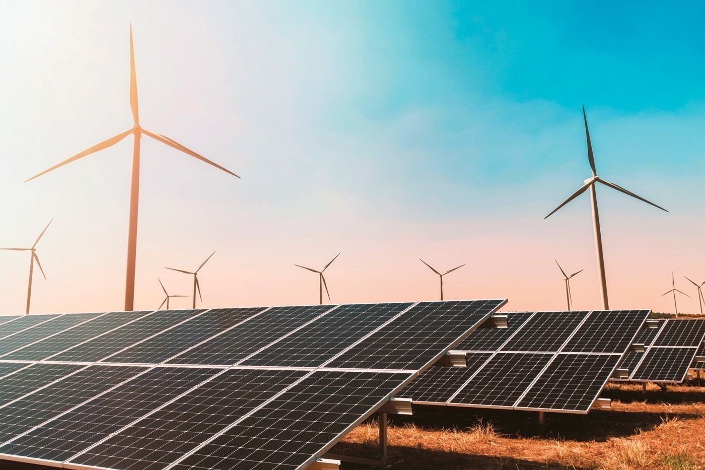 Στροφή στις ΑΠΕ, αλλά χωρίς «βαριά» εγχώρια βιομηχανία ενεργειακών προϊόντων