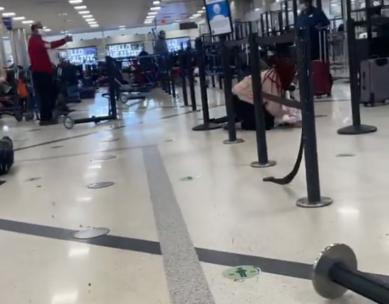 Πανικός και χάος στο αεροδρόμιο της Ατλάντα: Τρεις τραυματίες από τυχαία εκπυρσοκρότηση όπλου (Vid)