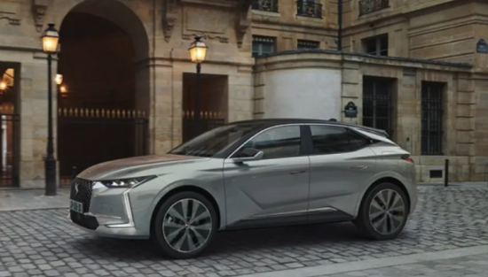 Πώς η έλλειψη τσιπ «κόβει» τη διαφήμιση στις αυτοκινητοβιομηχανίες