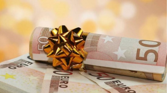 Δώρο Χριστουγέννων: Μέχρι πότε πρέπει να το καταβάλλουν οι εργοδότες – Δείτε Online το ποσό που δικαιούστε