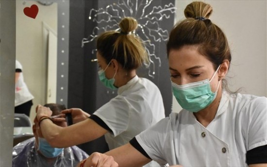 «Κατεβάζουν ρολά» τα κομμωτήρια σήμερα για τα νέα μέτρα (Upd)