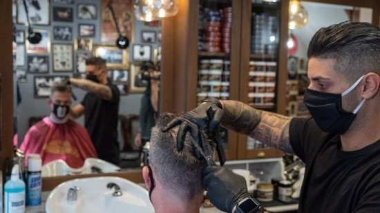 Ανεμβολίαστοι: Τι αλλάζει στα κομμωτήρια (vid)