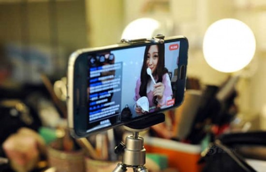 Τι είναι το live streaming στις online πωλήσεις που σαρώνει την κινεζική αγορά – Οι πρωταγωνιστές και τα δισ.